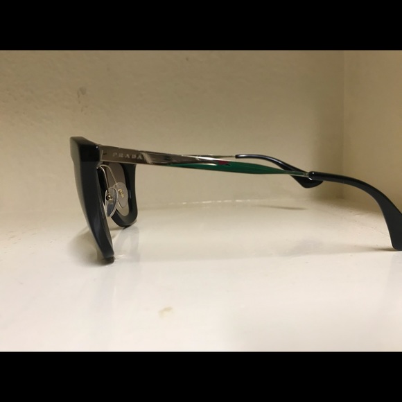 Prada sunglasses - Picture 4 of 4
